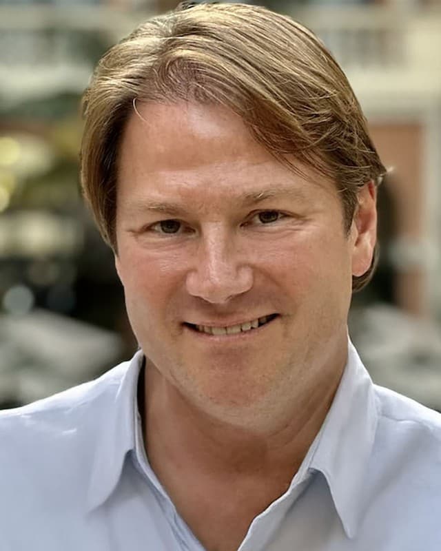 Portrait of Dr. Thomas Biesgen